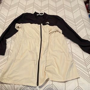 Women’s The Northface long wind breaker jacket
